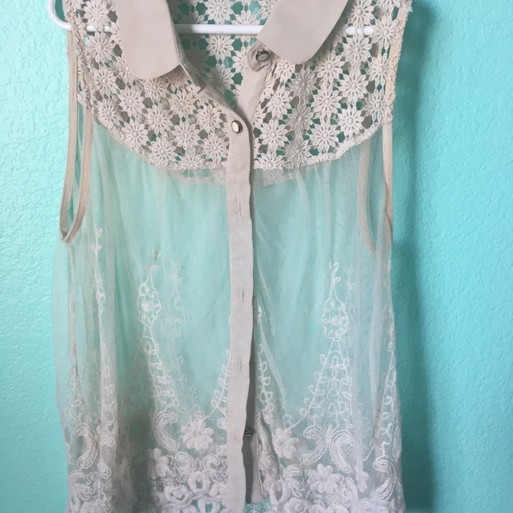 Monteau lace top